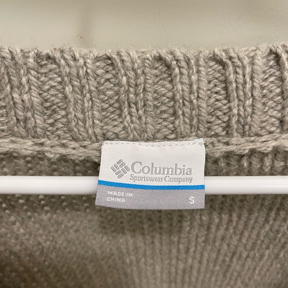 Columbia sweater - Picture 2 of 2
